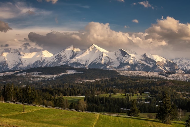 A primavera chega às altas montanhas tatra na Polônia