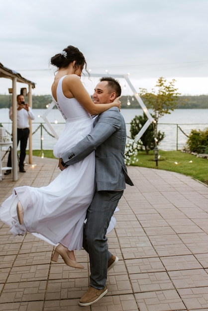 A primeira dança de casamento dos noivos