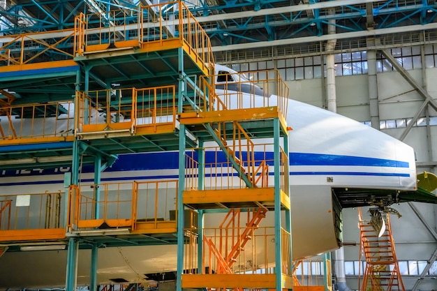 A produção e reparação da maior aeronave de transporte AN124