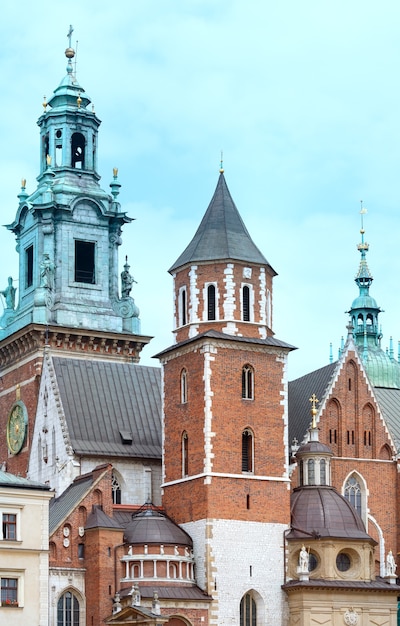 A Real Basílica Archcathedral dos Santos Stanislaus e Wenceslaus na colina Wawel (Cracóvia, Polônia). Construído no século XIV.