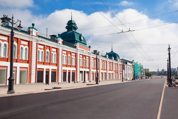 A rua Lenina no centro de Omsk, na Sibéria, Rússia