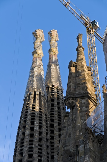Foto a sagrada família, a impressionante catedral projetada por gaudí, que está sendo construída desde 19 de março de 1882 e ainda não está terminada 15 de dezembro de 2011