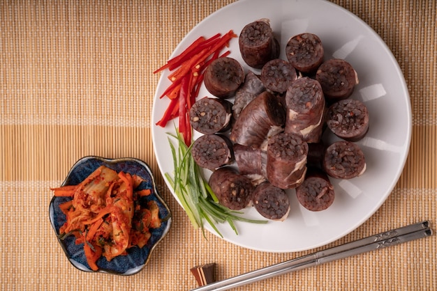 A salsicha de sangue coreana ou Sundae Soondae é comida nacional tradicional coreana comida asiática