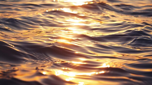 A superfície cintilante de um mar calmo na hora dourada com ondas suaves criando um barulho sereno AI Generative