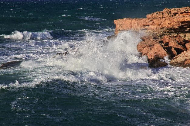 A tempestade no mar mediterrâneo chipre