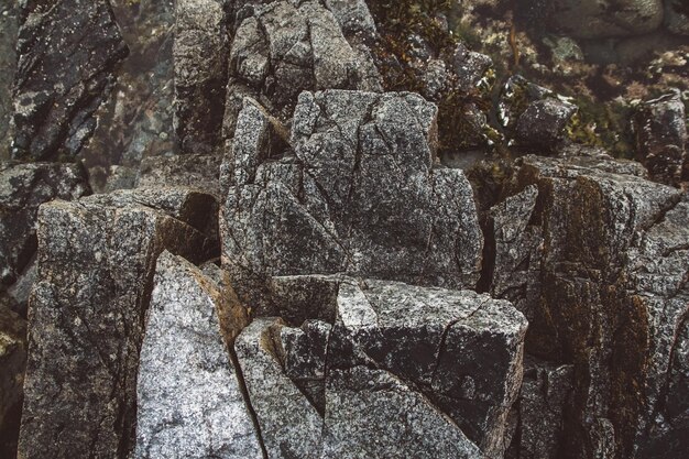 A textura de pedra das ondas erodem, plano de fundo da natureza. Vista do topo. Copie o espaço. Pode usar como banner