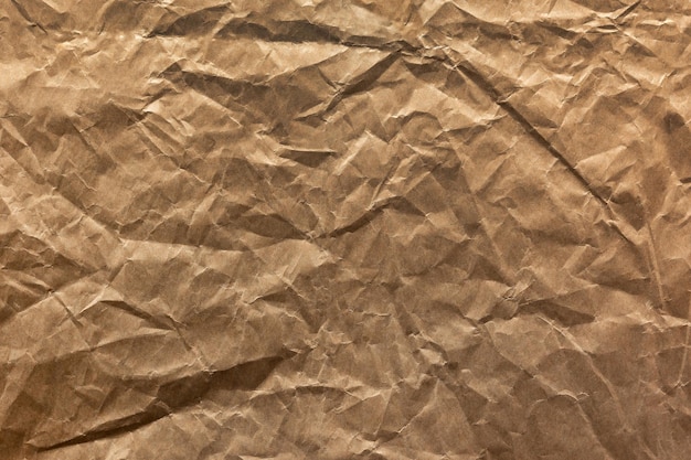 A textura do papel de embrulho marrom amassado. Fundo de papel abstrato e padrão