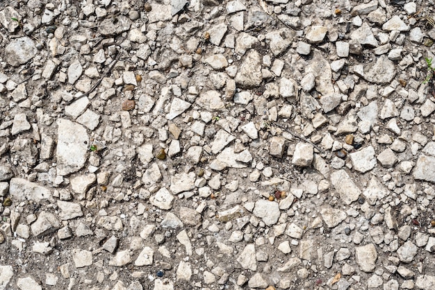 A textura é de cascalho cinza claro na estrada velha