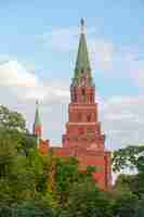 Foto a torre borovitskaya do kremlin de moscou