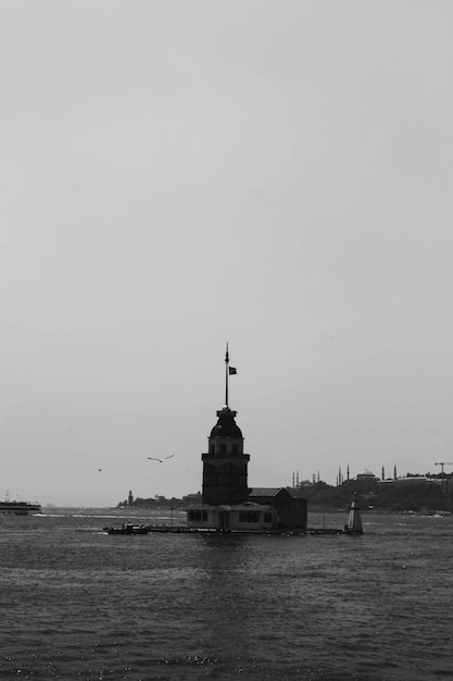A Torre da Donzela, Istambul, Turquia; Kız Kulesi também conhecida como Torre de Leander (Torre de Leandros)