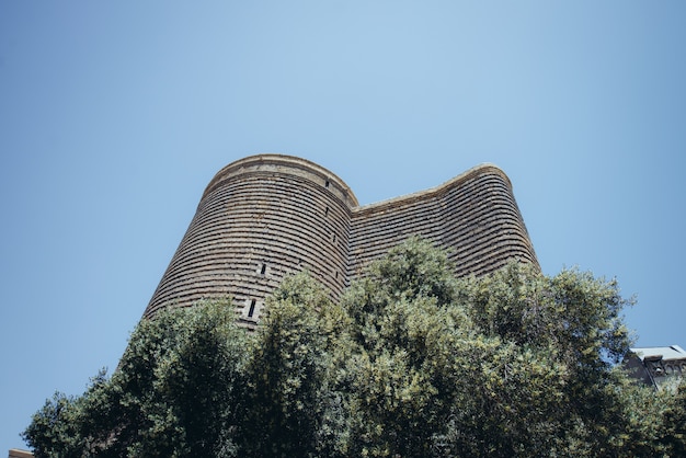 A Torre da Donzela, também conhecida como Giz Galasi, localizada na Cidade Velha de Baku.