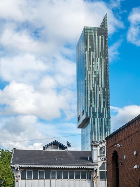 A torre de Beetham, o edifício mais alto do Reino Unido fora de Londres, é um marco da cidade de Manchester, Inglaterra