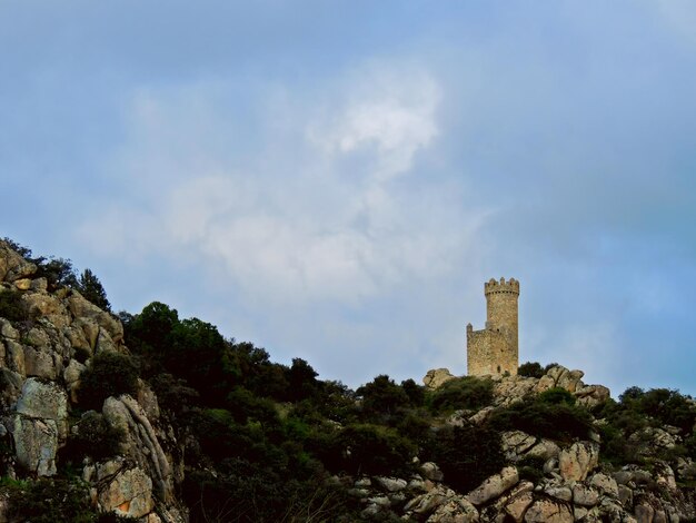 Foto a torre de lodones em torrelodones, madrid, espanha