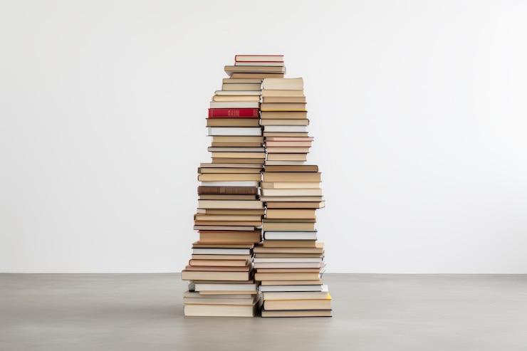 Foto a torre do livro enigmático explorando a sala branca ar 32