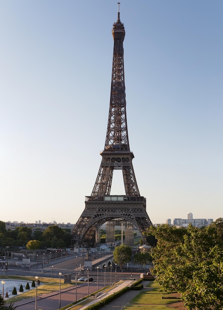 Foto a torre eiffel com céu azul em paris frança