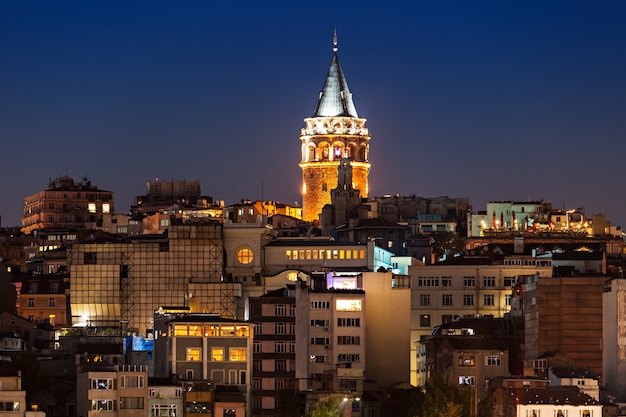 A torre galata (galata kulesih) ãƒâ ¢ ã‚â € â ”, chamada de christea turris pelos genoveses, é uma torre de pedra medieval em istambul, turquia