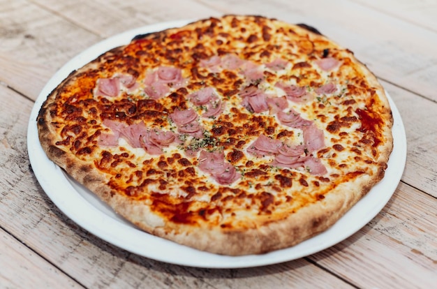 A verdadeira pizza napolitana com ingredientes frescos de primeira qualidade