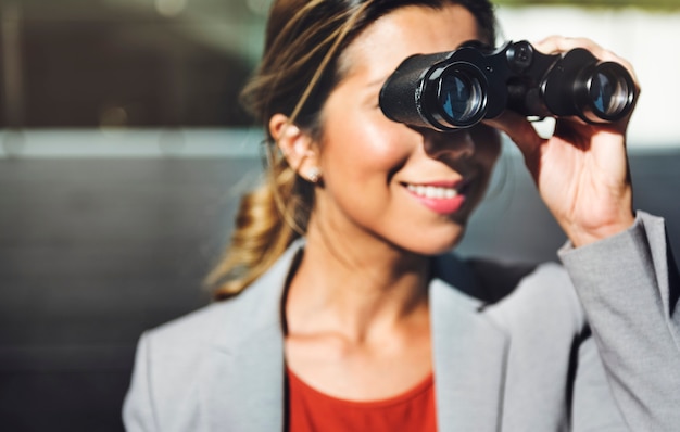 A visão binocular observa a solução que encontra o conceito