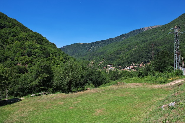 A vista na pequena vila nas montanhas da Bulgária