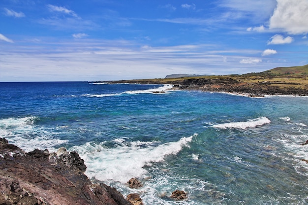 A vista sobre o oceano Pacífico em Rapa Nui, Ilha de Páscoa do Chile