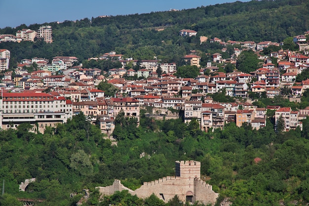 A vista sobre Veliko Tarnovo na Bulgária