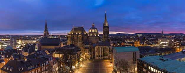 Aachener Dom bei Nachtpanorama