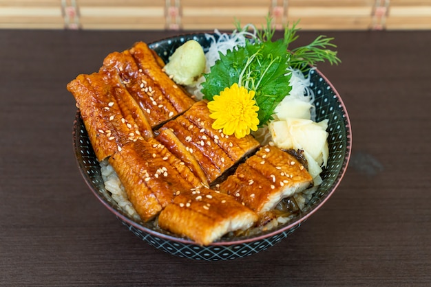 Aal (Unagi) auf Reisschale (Donburi)