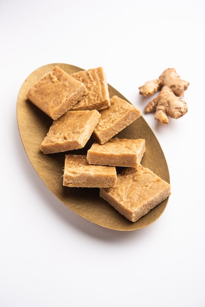 Aale pak ou ginger barfi ou doce ou adrak barfee ou burfi é um remédio tradicional indiano para tosse e resfriado