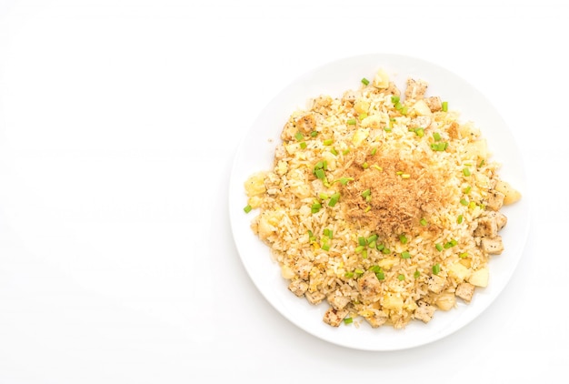 abacaxi arroz frito com carne de porco desfiada seca