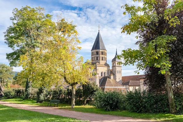 Abadía de Cluny, monasterio medieval en Borgoña, Francia