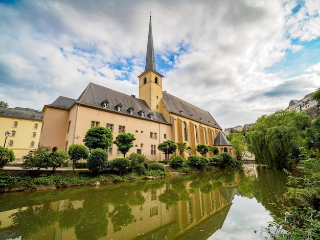 Abadia de neumunster na cidade velha de luxemburgo