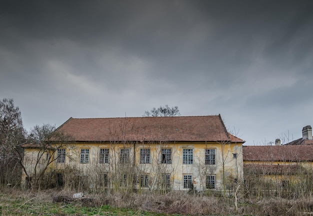 Abandonado construindo uma fábrica