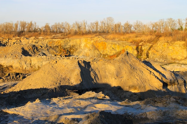 Abbau von Bodenschätzen im Granitsteinbruch