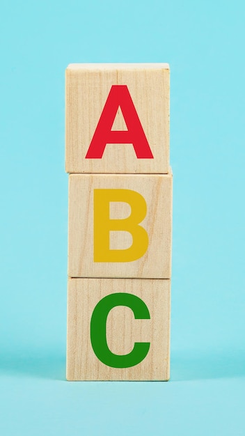 ABC auf Holzklötzen ABC-Buchstaben Alphabet auf Holzwürfelblöcken