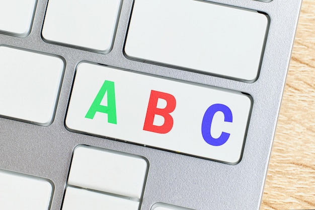 ABC- oder Schulbildungskonzept auf Tastaturtaste