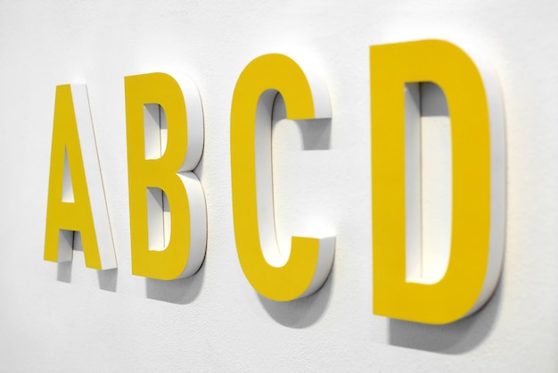 ABCD gelbe Buchstaben