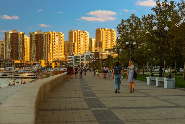 Abend auf der Uferpromenade