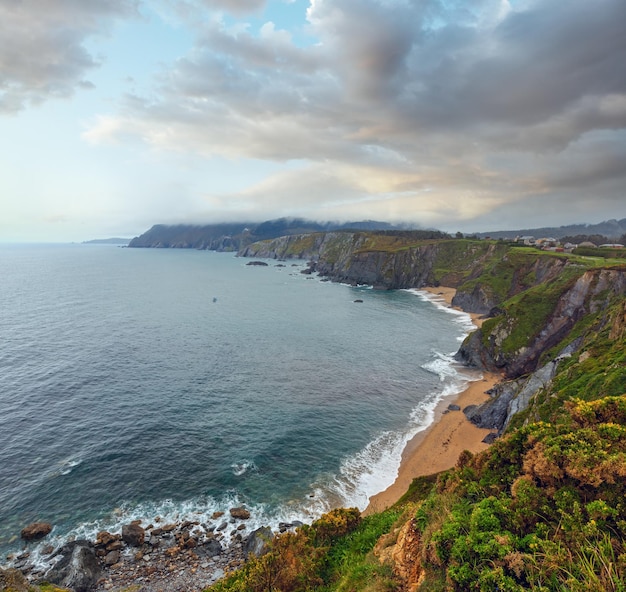 Abendlandschaft Costa de Loiba mit Sandstrand Asturien Spanien