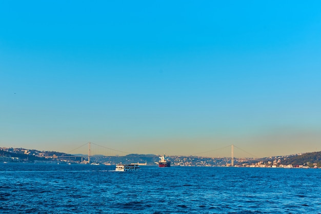 Abendliche Bootsfahrt entlang des Bosporus