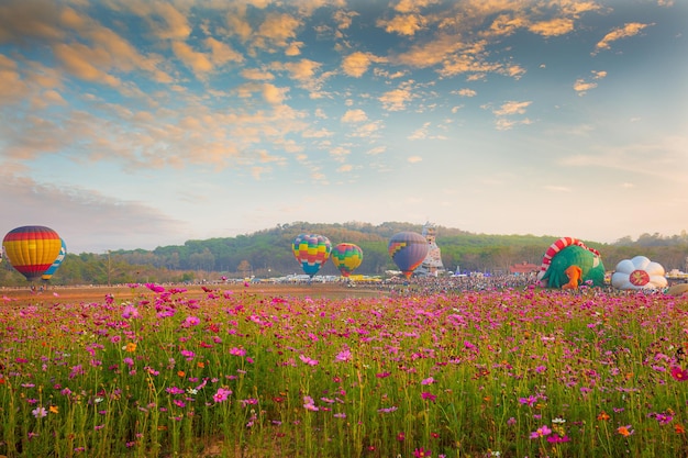 Abendstimmung des 5. Internationalen Ballonfestivals in der Provinz Chiang Rai Thailand