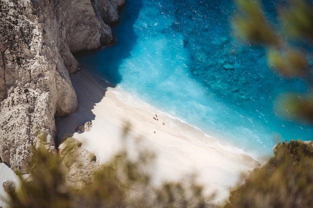 Abgelegener Strand hinter dem Mizithres-Felsen auf der ionischen Insel Zakynthos in Griechenland