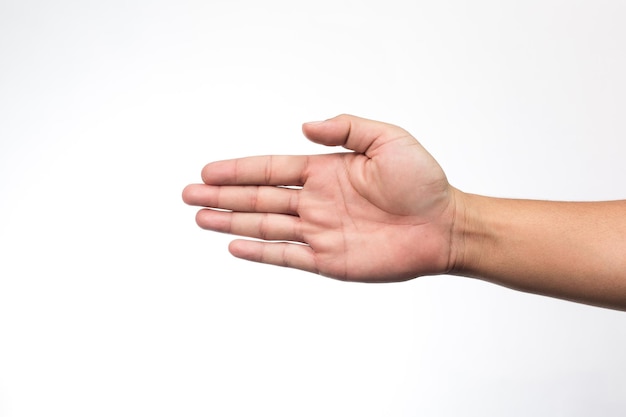 Abgeschnittene Hand gespielt vor weißem Hintergrund
