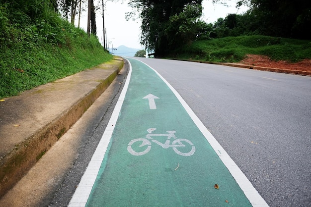 Foto abnehmende perspektive der fahrradspur