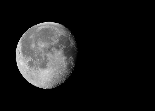 Abnehmender Mond mit Kopienraum