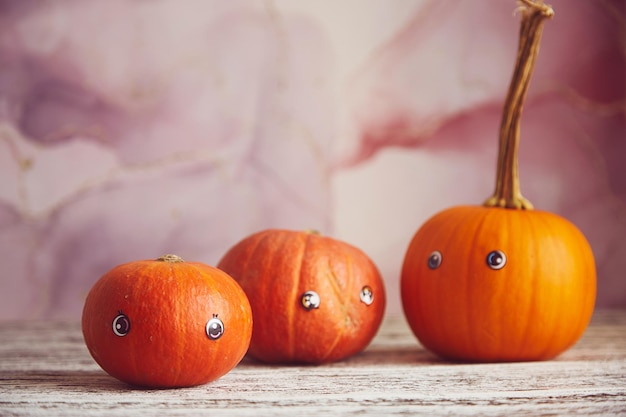 Abóboras de halloween felizes com olhos família sazonal engraçada e fofa