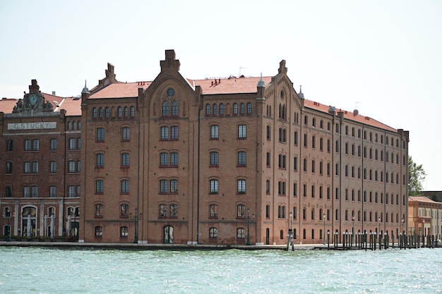 abriga o país, cidade de Venezia na Itália, casa histórica na água