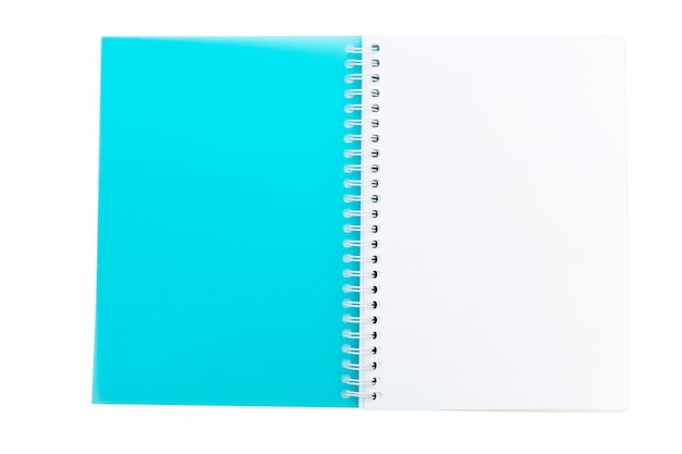 Abrir cuaderno en blanco aislado en blanco