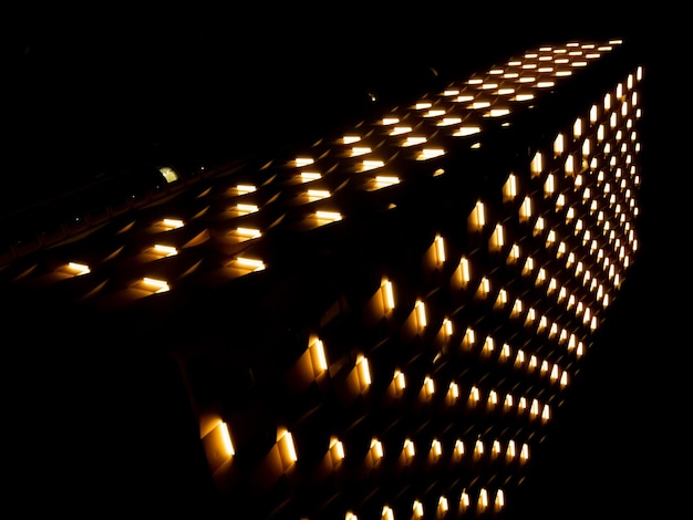 Foto abstração com janelas luminosas e diagonais