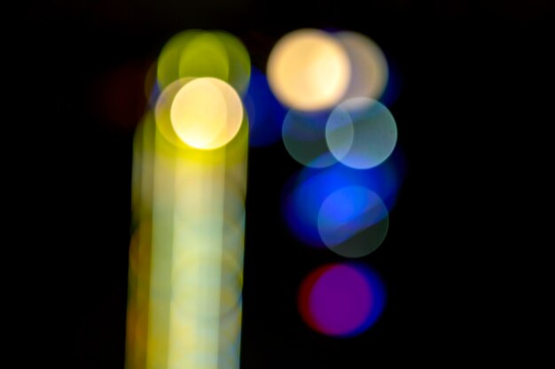 Foto abstracción borrosa de fondo de linternas de colores y decoraciones textura bokeh de luces de colores de la calle