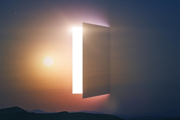 Abstract offene Tür auf kreativem Berghintergrund